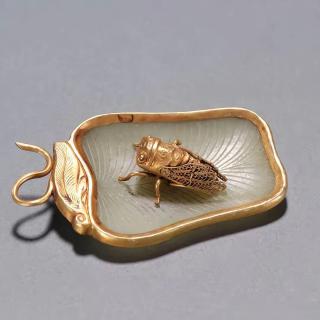 昨天婆婆过生日,大姑姐送了个吊坠,说是去新西兰旅游时买的,大姑姐走